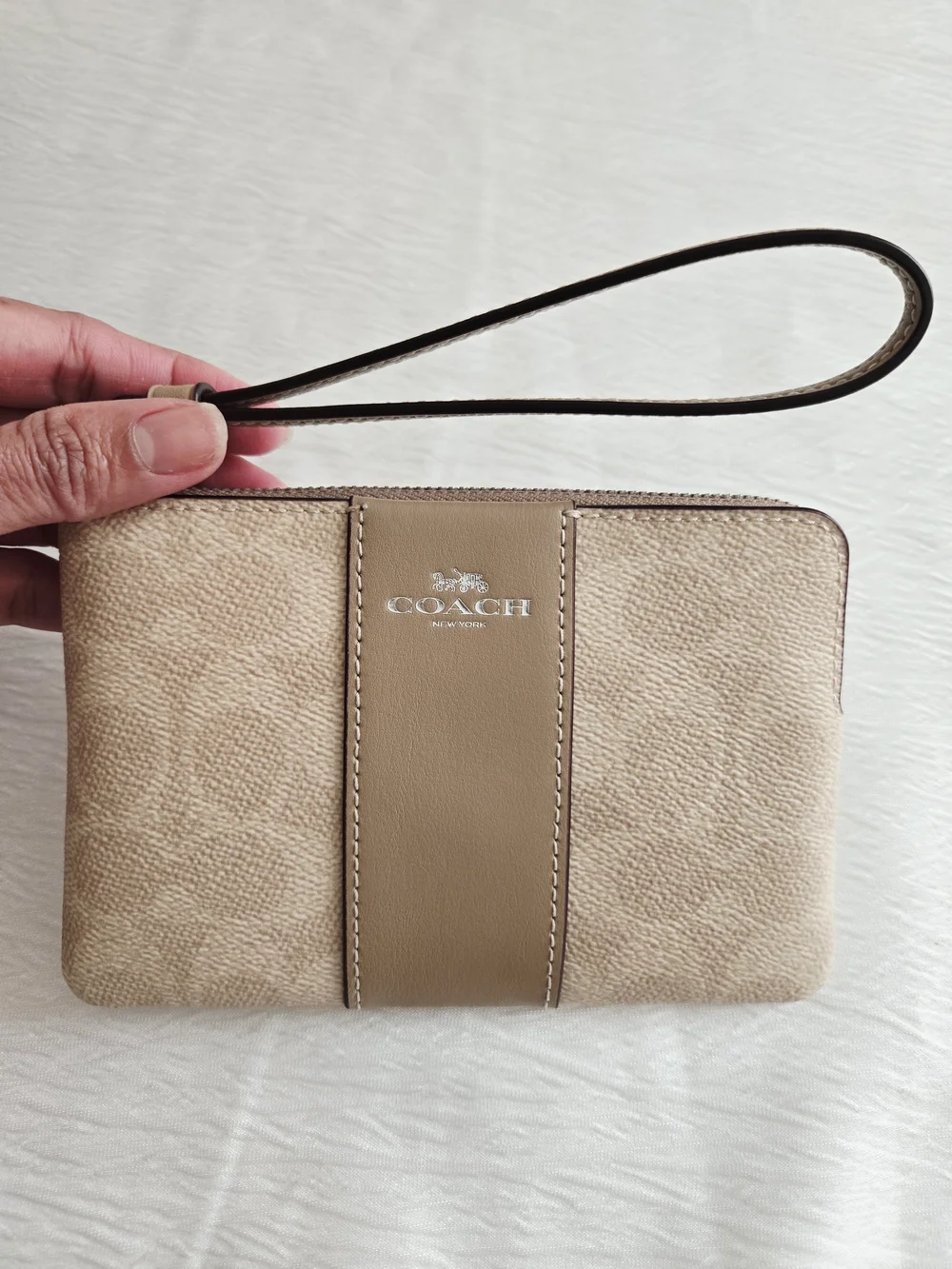 COACH New York Beige & Tan Wristlet Clutch